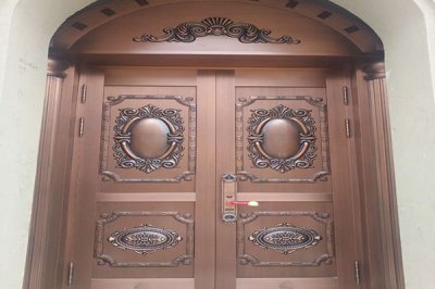 別墅銅門(mén)廠家工藝與安裝銅門(mén)事項(xiàng)介紹