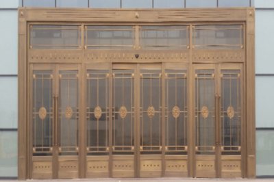 在選購濟(jì)南銅門的時候，一定要注意以下幾點誤區(qū)