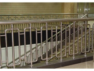 安裝鋁藝護欄應(yīng)注意的4個方面