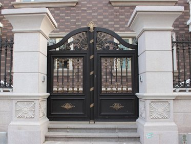 鋁藝護(hù)欄安裝中有哪些需要注意的事項(xiàng)？用途有哪些？